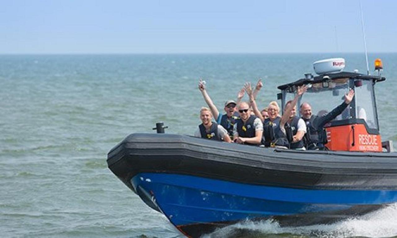 Chalet Op Camping Lauwersoog Met 3 Slaapkamers En Vaatwasser - Joycasa Eksteriør bilde