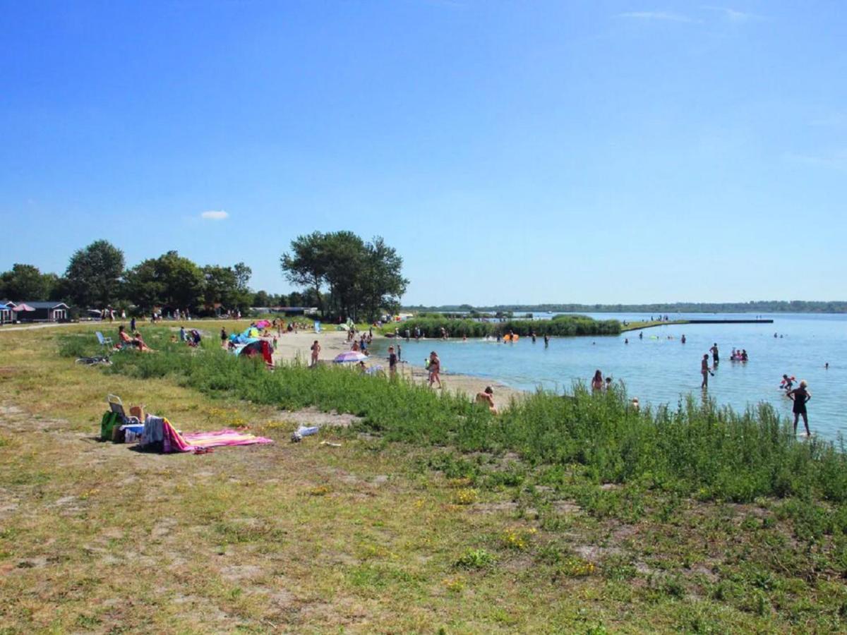 Chalet Op Camping Lauwersoog Met 3 Slaapkamers En Vaatwasser - Joycasa Eksteriør bilde